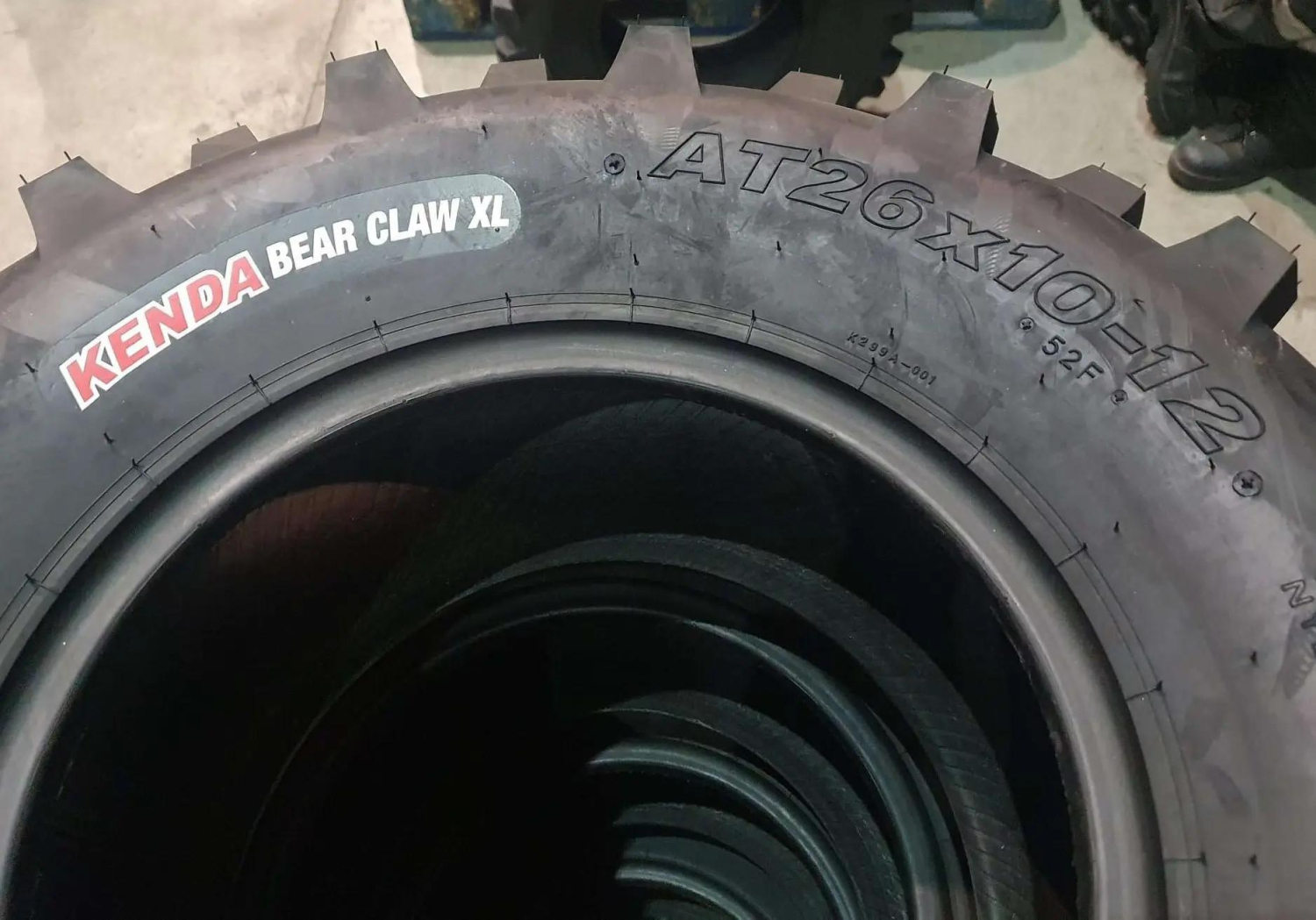 У нас на складе шины Kenda K299A Bear Claw XL - для мест, где нет дорог, а одни направления!